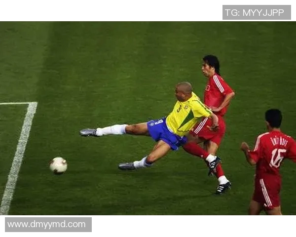 马丁内斯的传奇之路：从草根到世界足球舞台的辉煌历程